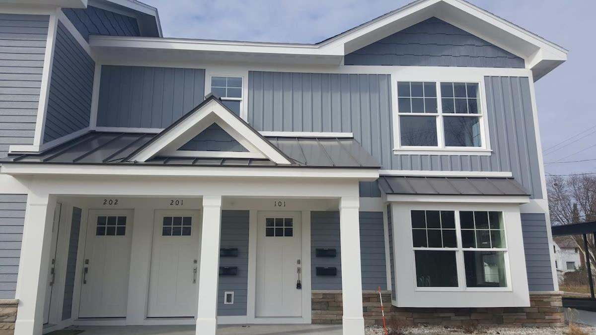 Modern And Pristine Condo -By The Gt Commons Traverse City Exterior foto