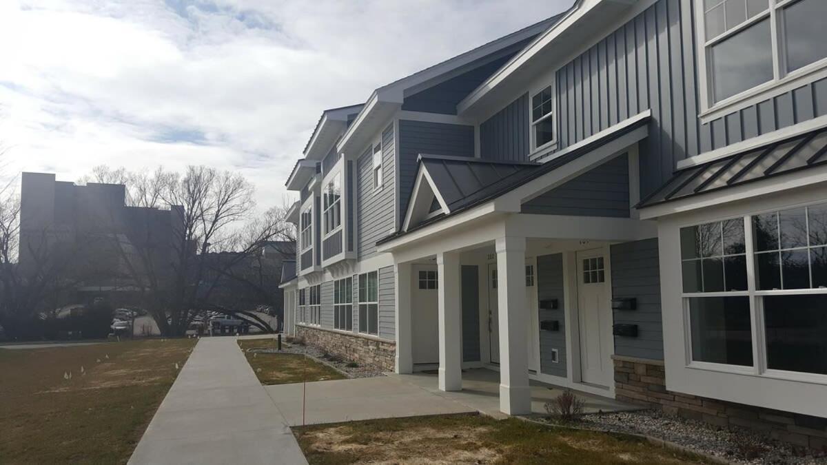 Modern And Pristine Condo -By The Gt Commons Traverse City Exterior foto